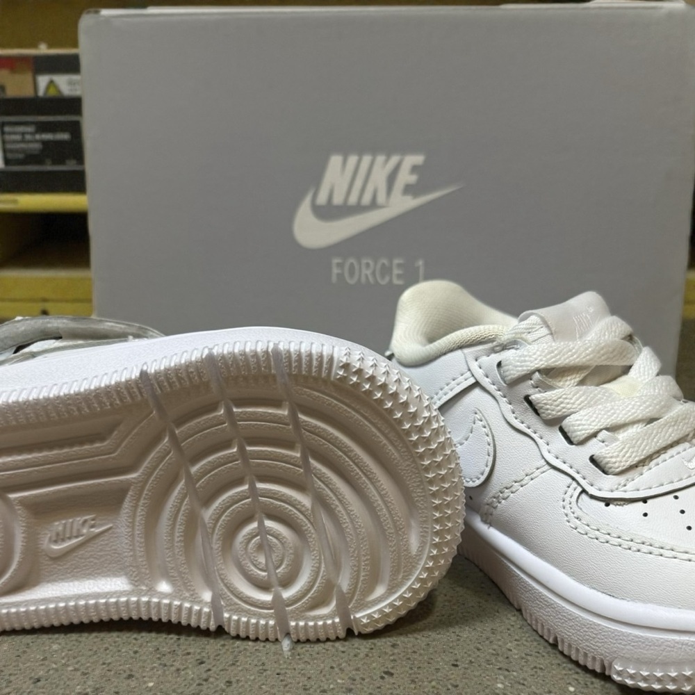 Nike force 1 low easyon size 4C children’s shoes - Picture 2 of 6